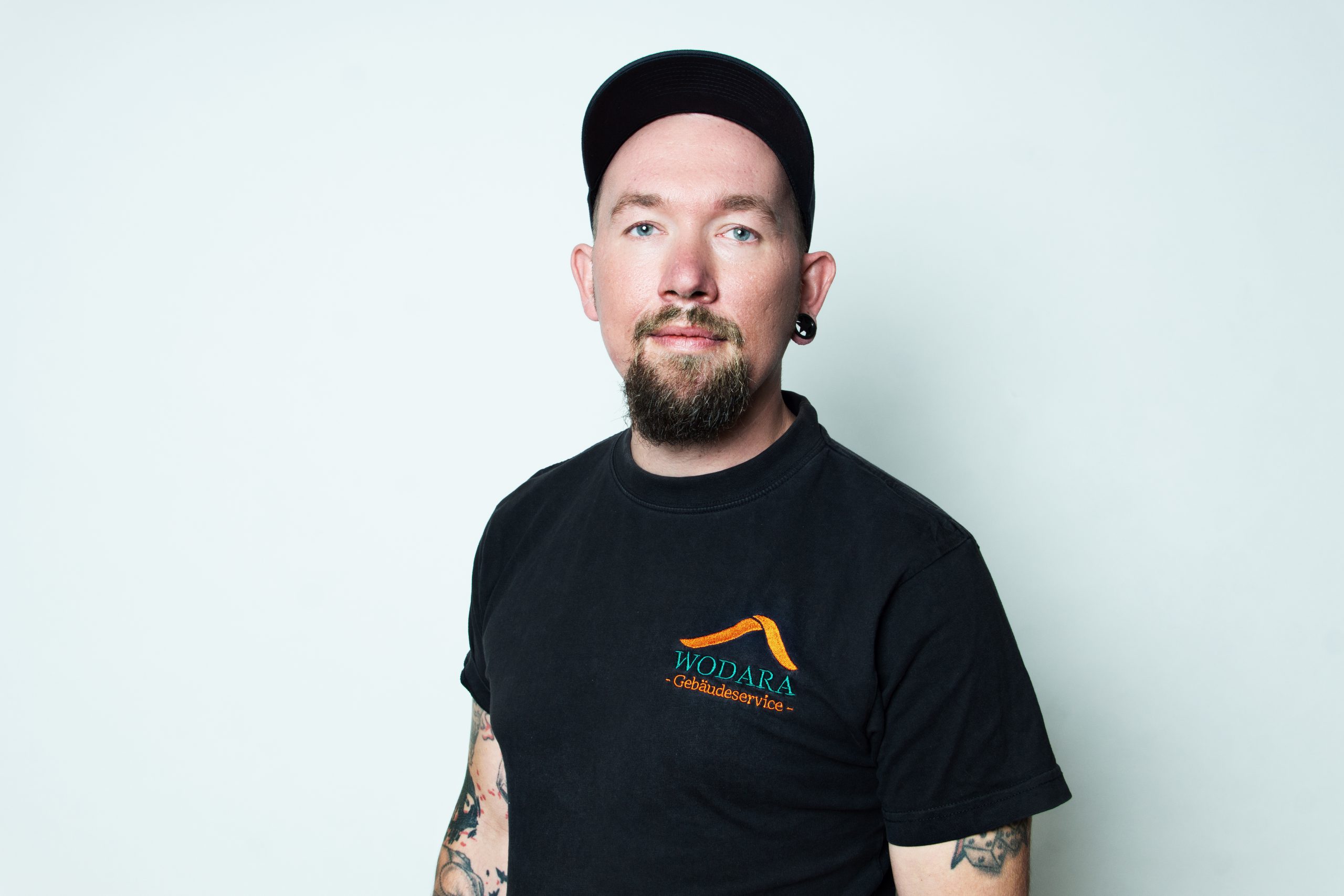 RomanvonStadenStehendTShirt
